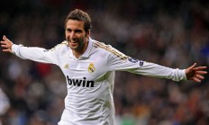 开云体育平台APP-特奥闪耀全场，德国军团血拼那不勒斯，一场定义现代足球的战术博弈