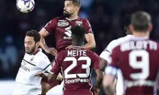 开云体育登录-希罗纳继续保持不败战绩，强势突围