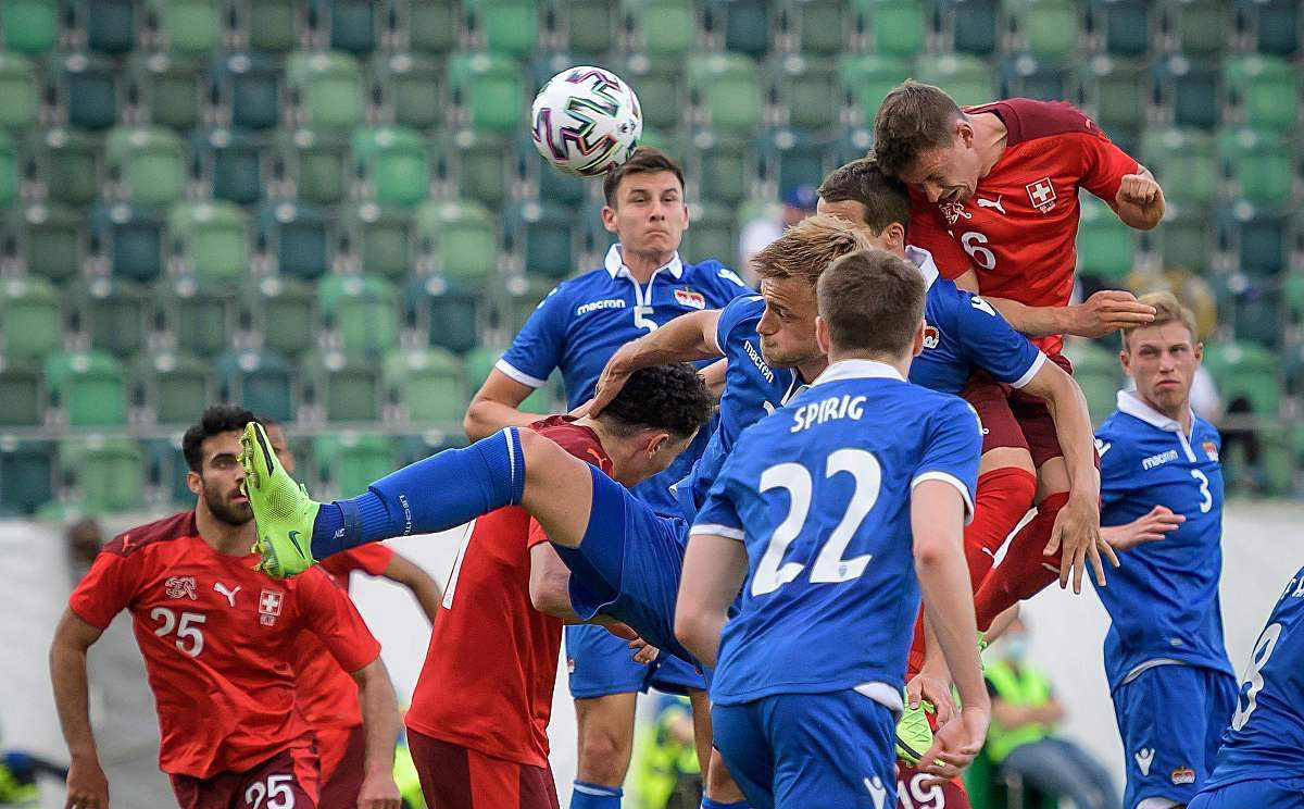 英格兰横扫斯洛文尼亚，晋级欧预赛半决赛的简单介绍