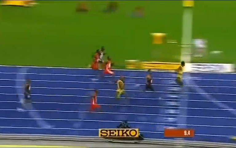 包含世界纪录被刷新比赛现场欢呼连连的词条