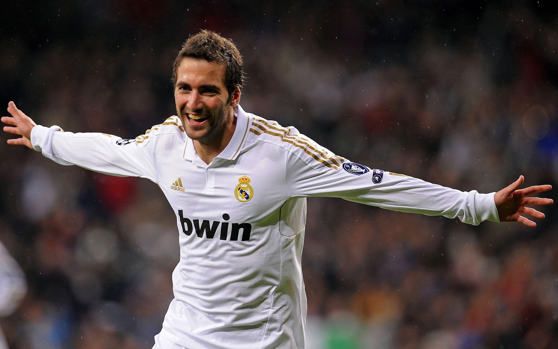 特奥闪耀全场,德国军团血拼那不勒斯,一场定义现代足球的战术博弈