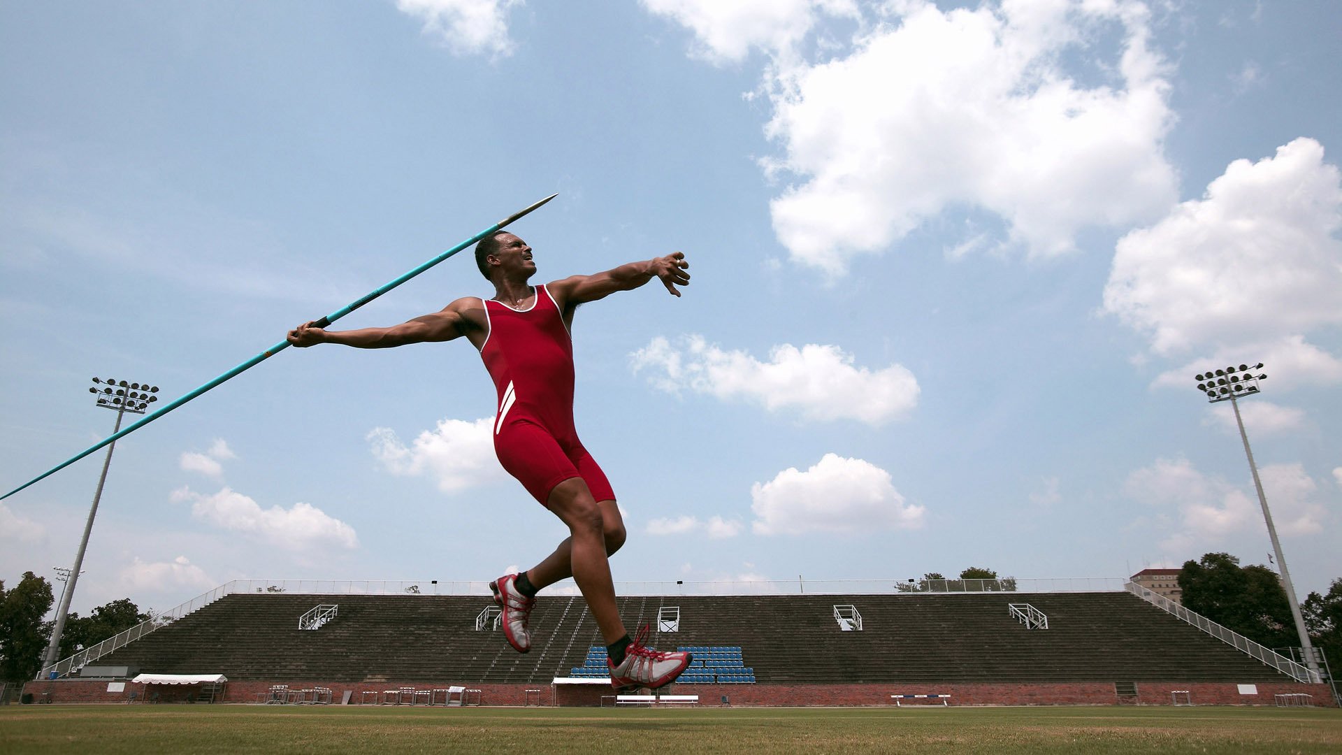 皮克,从巴萨传奇到国家英雄,一记头球改写南美足坛格局