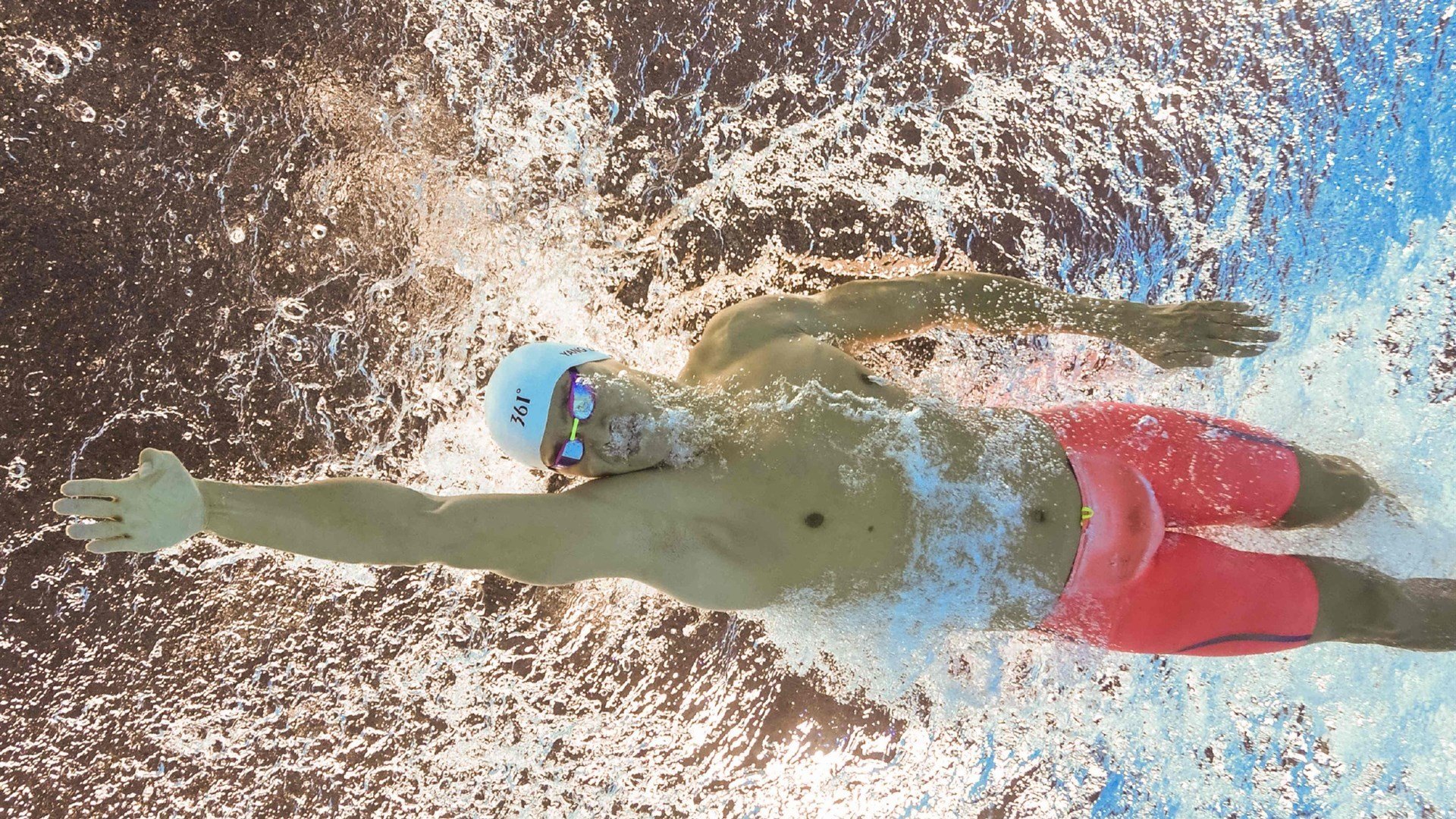 赛道上的新纪元，阿斯顿马丁轻取梅赛德斯，周冠宇点燃赛场